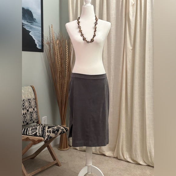 LOFT Dresses & Skirts - Ann Taylor LOFT Suede-Finish Skirt Sz 8